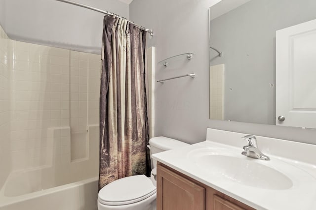 331 Hanton Way, Columbus, OH 43213 - full bath with toilet, vanity, and shower / tub combo with curtain