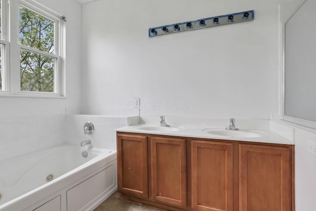 331 Hanton Way, Columbus, OH 43213 - full bath with a jetted tub and double vanity