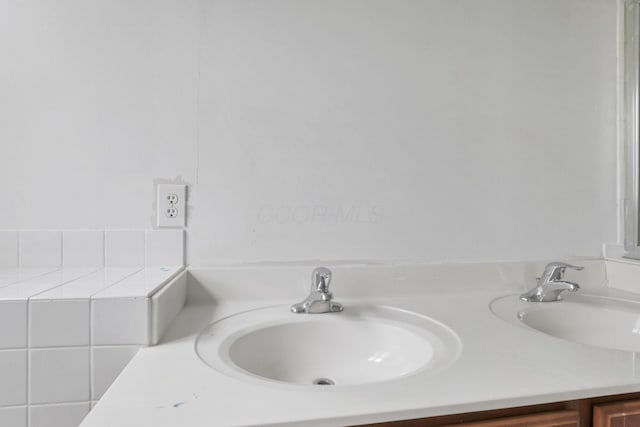 331 Hanton Way, Columbus, OH 43213 - bathroom with double vanity