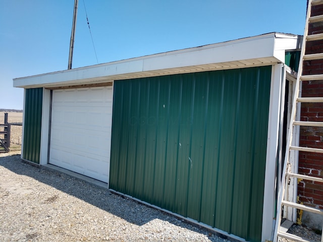 1125 Roberts Mill Rd, London, OH 43140 - view of garage