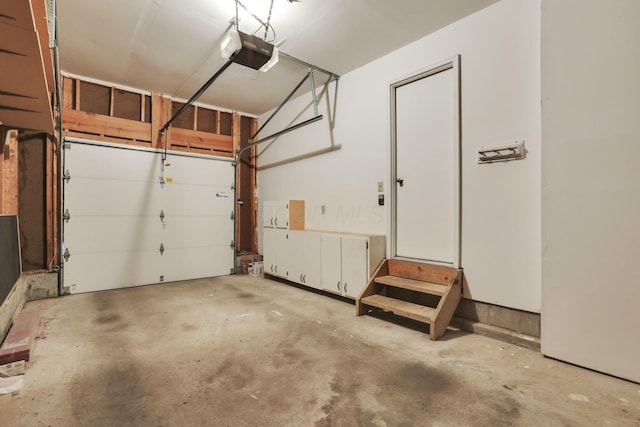 5062 Stoneybrook Blvd Unit 3F, Hilliard, OH 43026 - garage featuring a garage door opener