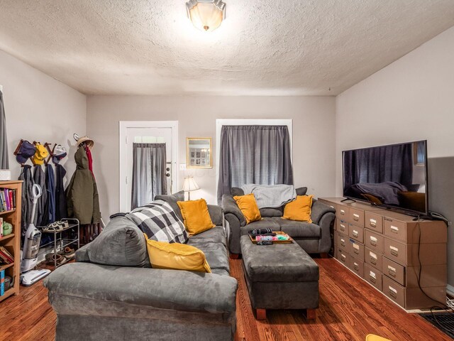 1364-1366 S 3rd St, Columbus, OH 43207 - living room with wood finished floors and a textured ceiling