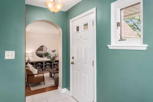 328 Chatham Rd, Columbus, OH 43214 - foyer entrance featuring arched walkways and baseboards