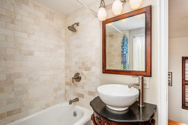 328 Chatham Rd, Columbus, OH 43214 - full bathroom featuring vanity and shower / bath combo