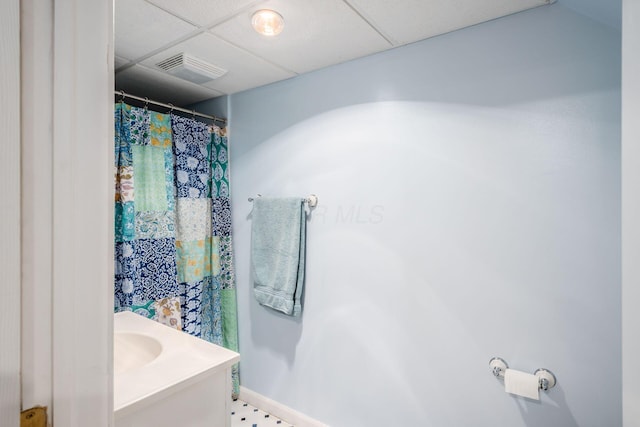 328 Chatham Rd, Columbus, OH 43214 - bathroom with vanity, a paneled ceiling, and a shower with curtain