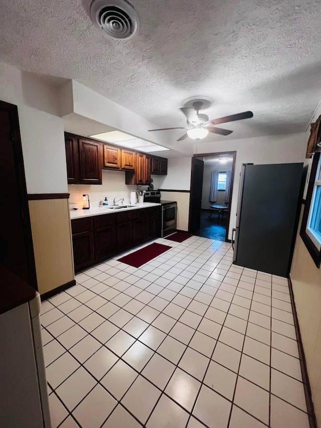 157 Saratoga Dr, Johnstown, OH 43031 - kitchen featuring electric range oven, a textured ceiling, light countertops, a sink, and freestanding refrigerator