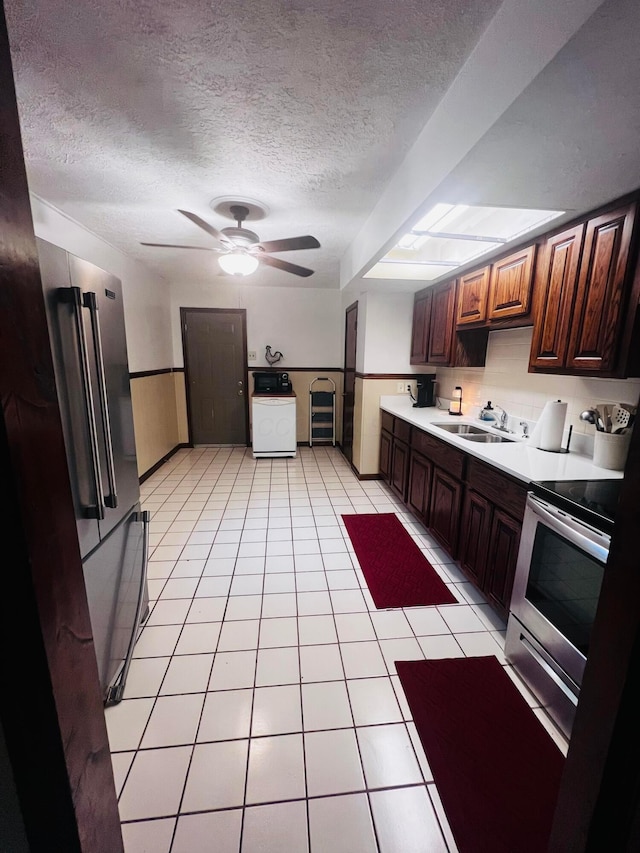 157 Saratoga Dr, Johnstown, OH 43031 - kitchen featuring appliances with stainless steel finishes, a sink, light countertops, a textured ceiling, and ceiling fan