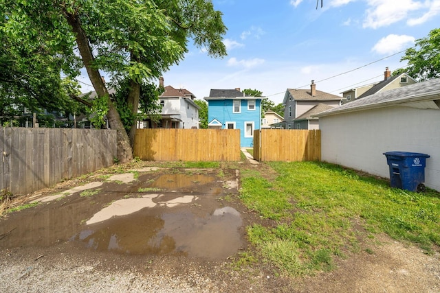 591 S 22nd St, Columbus, OH 43205 - view of yard featuring a residential view