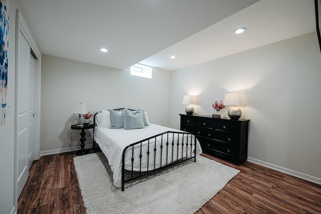 1355 Fisher Run Ct, Columbus, OH 43235 - bedroom featuring wood finished floors, a closet, and recessed lighting