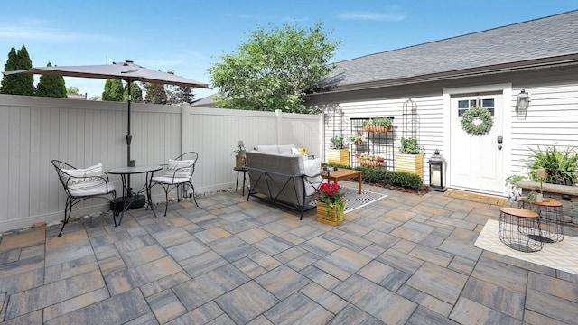 1098 Oregon Ave, Columbus, OH 43201 - view of patio with outdoor dining space