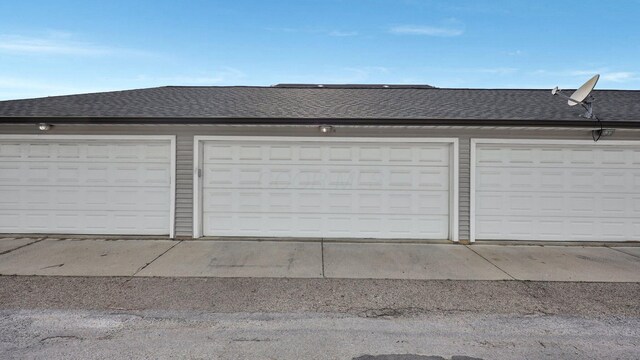 1098 Oregon Ave, Columbus, OH 43201 - view of garage