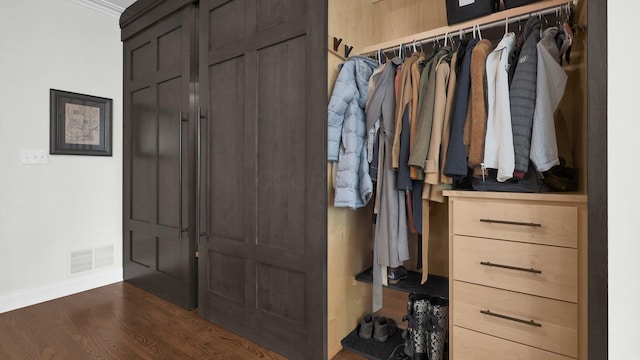 1098 Oregon Ave, Columbus, OH 43201 - spacious closet with dark wood-style floors