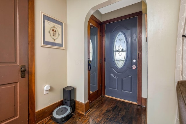2380 Cedar Hill Rd SW, Amanda, OH 43102 - entryway featuring dark wood finished floors and arched walkways