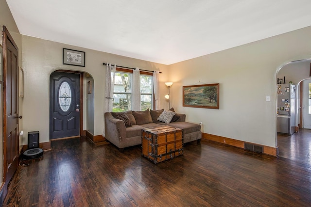 2380 Cedar Hill Rd SW, Amanda, OH 43102 - living area with arched walkways and wood finished floors