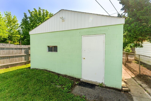 334 S Richardson Ave, Columbus, OH 43204 - view of outbuilding featuring a fenced backyard