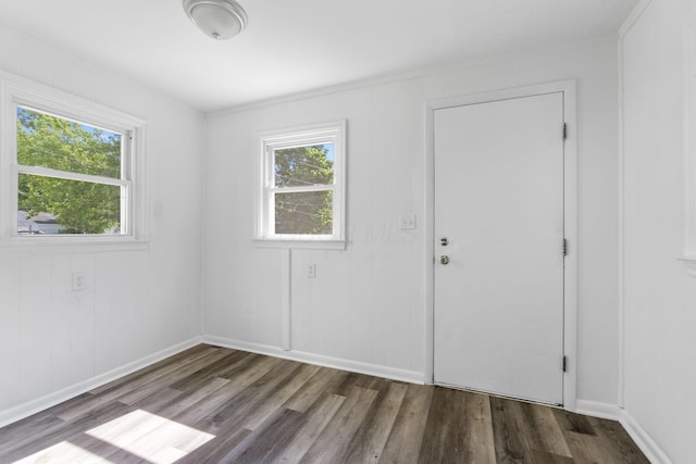 334 S Richardson Ave, Columbus, OH 43204 - empty room featuring plenty of natural light and wood finished floors