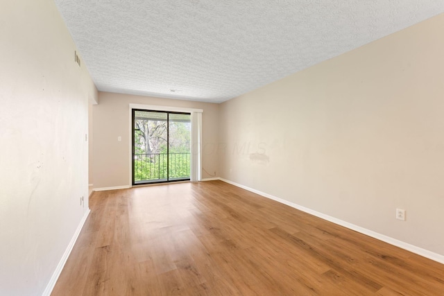 3204 Chateau Morse Ct, Columbus, OH 43231 - unfurnished room featuring light wood-type flooring, baseboards, and a textured ceiling