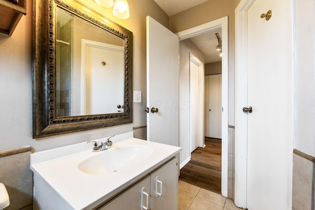 3204 Chateau Morse Ct, Columbus, OH 43231 - bathroom featuring vanity, a textured ceiling, and tile patterned flooring