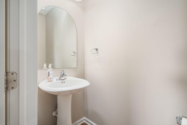 4609 Stoneworth Dr Unit 58, Hilliard, OH 43026 - bathroom with a sink