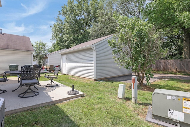 3062 Nomination Ln Unit 260, Columbus, OH 43207 - view of yard with an outbuilding and a patio