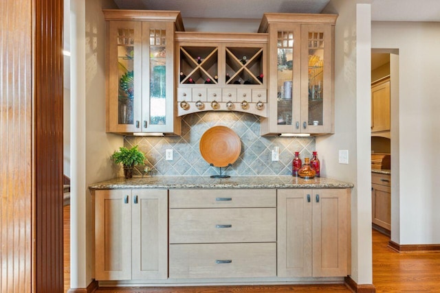 332 Waters Edge Dr, Hebron, OH 43025 - bar featuring light wood finished floors and decorative backsplash