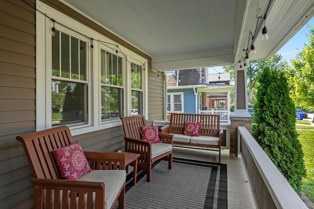 1480 Lincoln Rd, Columbus, OH 43212 - view of porch