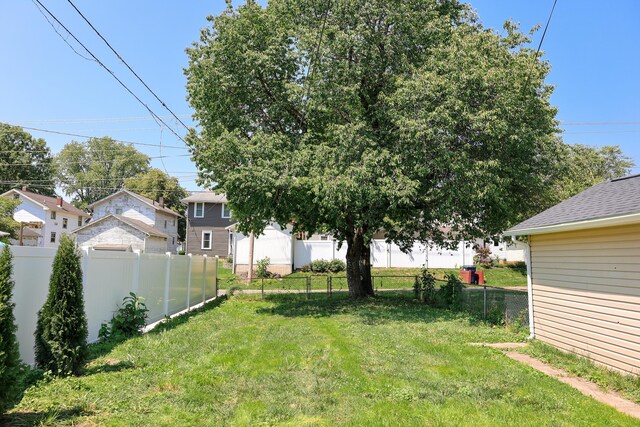 214 Moull St, Newark, OH 43055 - view of yard