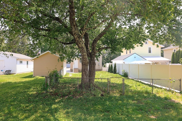 214 Moull St, Newark, OH 43055 - view of fenced yard