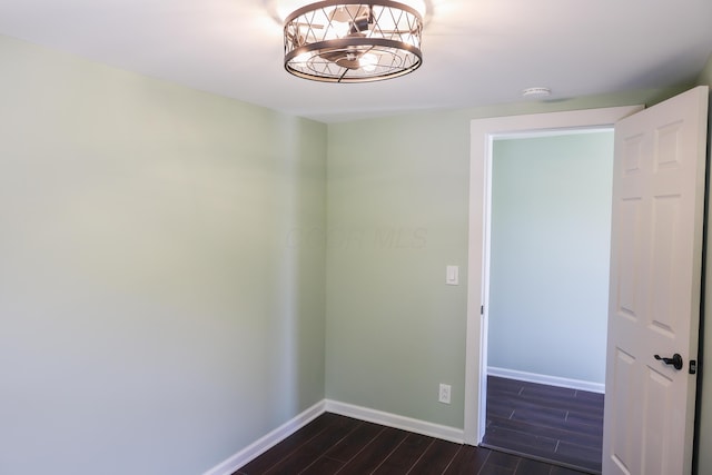 214 Moull St, Newark, OH 43055 - unfurnished room with wood finish floors, a smoke detector, and a chandelier