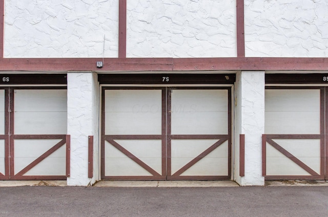 1573 Arlington Ave, Marble Cliff, OH 43212 - view of garage