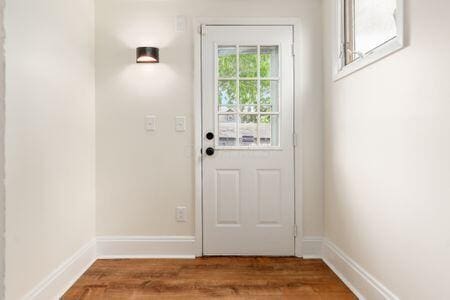 479 Siebert St, Columbus, OH 43206 - entryway with wood finished floors and baseboards
