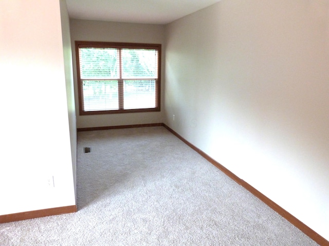 2360 Rufus Ct, Lewis Center, OH 43035 - unfurnished room with light carpet and baseboards