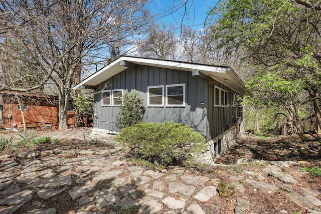 220 Hardy Way, Worthington, OH 43085 - view of property exterior featuring board and batten siding