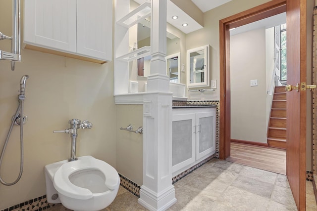 220 Hardy Way, Worthington, OH 43085 - bathroom with baseboards, recessed lighting, and toilet
