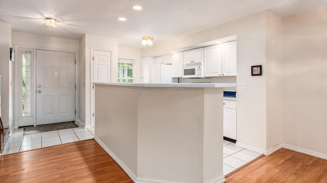 1486 Sedgefield Dr, New Albany, OH 43054 - foyer with light wood finished floors and recessed lighting