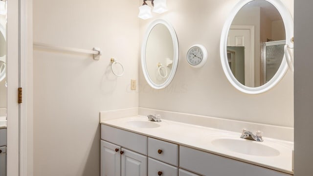 1486 Sedgefield Dr, New Albany, OH 43054 - full bath with double vanity and an enclosed shower