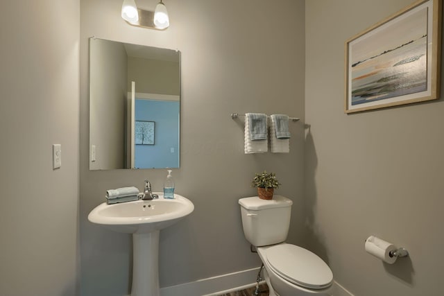 1957 Cumberland St, Newark, OH 43055 - bathroom with toilet and baseboards