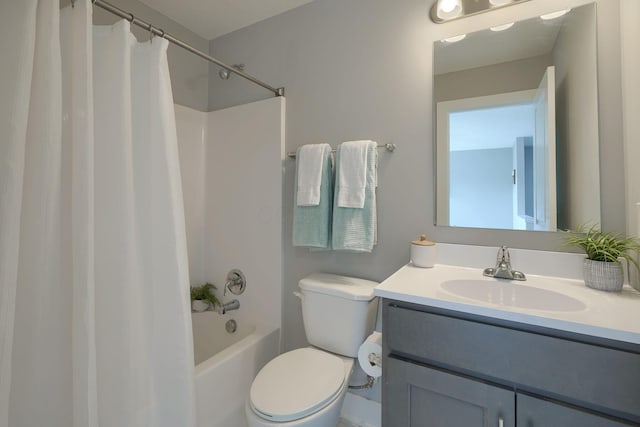 1957 Cumberland St, Newark, OH 43055 - full bathroom with vanity and shower / bath combination with curtain
