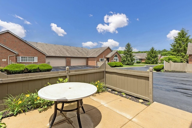 6858 Winrock Dr, New Albany, OH 43054 - view of patio / terrace featuring a residential view