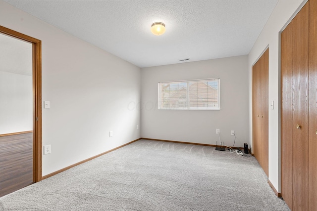 6858 Winrock Dr, New Albany, OH 43054 - unfurnished bedroom featuring carpet and a textured ceiling