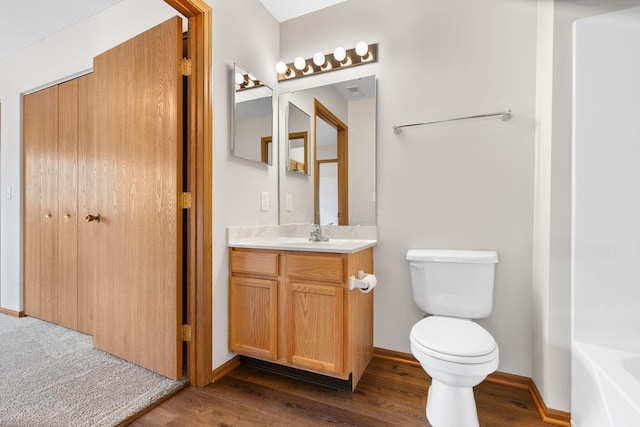 6858 Winrock Dr, New Albany, OH 43054 - full bath featuring vanity, wood finished floors, and a tub