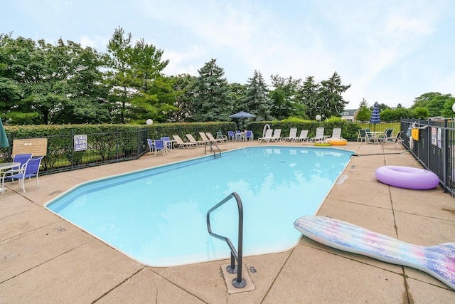 9427 Clermont Cir, Powell, OH 43065 - community pool with a patio and view of scattered trees