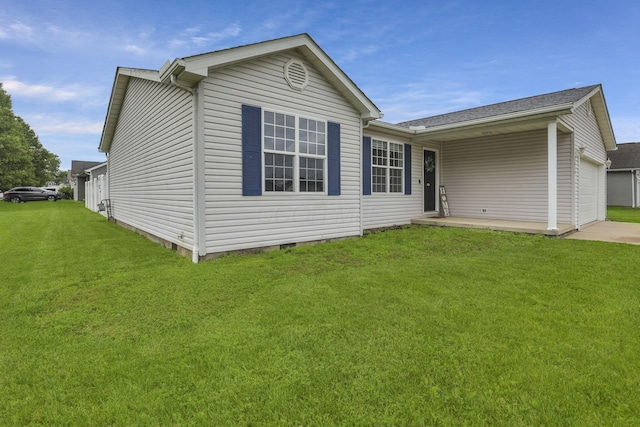 5010 Nelson Dr, South Bloomfield, OH 43103 - view of front of property featuring a front yard, a garage, driveway, and crawl space