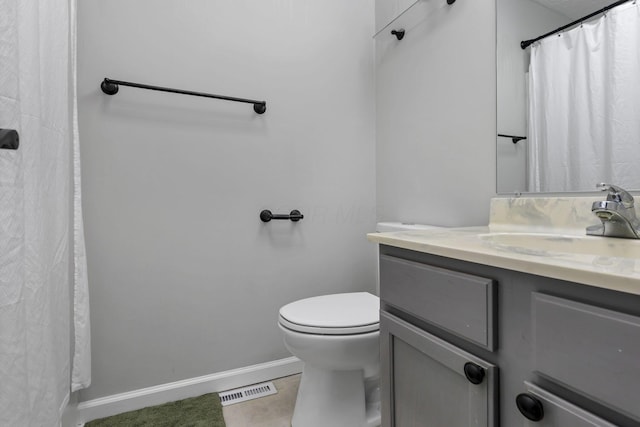 5010 Nelson Dr, South Bloomfield, OH 43103 - full bathroom featuring vanity, toilet, baseboards, and a shower with curtain