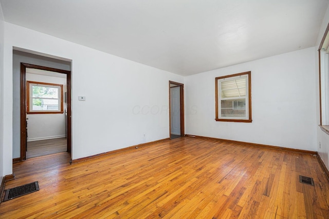 1900 S Champion Ave, Columbus, OH 43207 - empty room featuring light wood-type flooring and baseboards