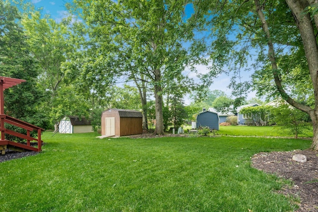 8800 Greenburg Dr, Powell, OH 43065 - view of grassy yard
