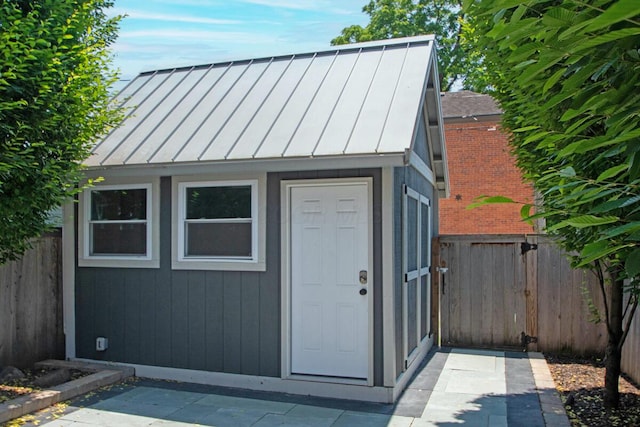 193 E Mithoff St Unit 193, Columbus, OH 43206 - view of shed with a fenced backyard