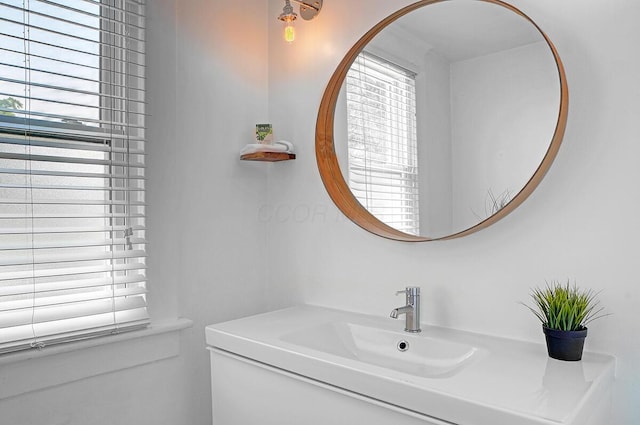 193 E Mithoff St Unit 193, Columbus, OH 43206 - bathroom featuring vanity