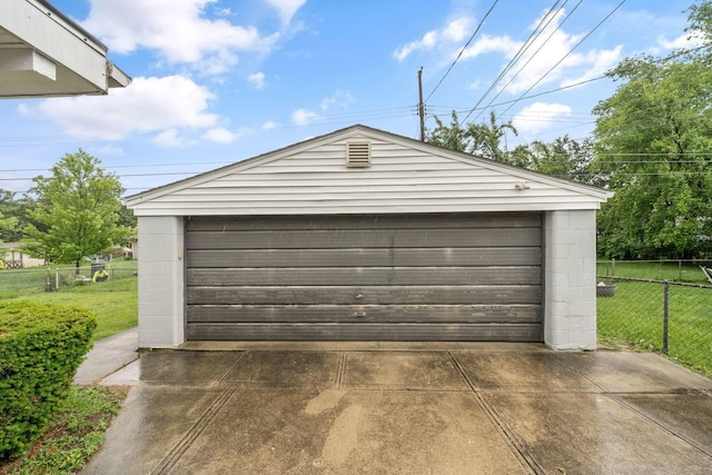 992 S Hague Ave, Columbus, OH 43204 - view of detached garage