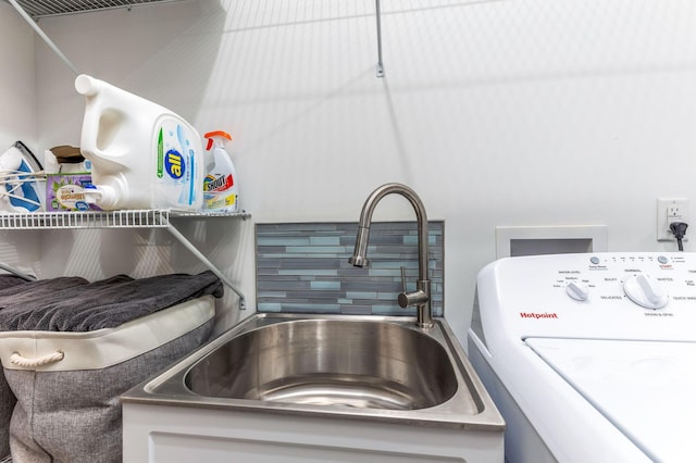 1167 Neil Ave, Columbus, OH 43201 - detailed view of a sink and washer / clothes dryer